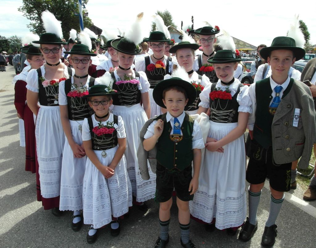 Kinder und Jugendgruppe beim Gaufest in Baiernrain